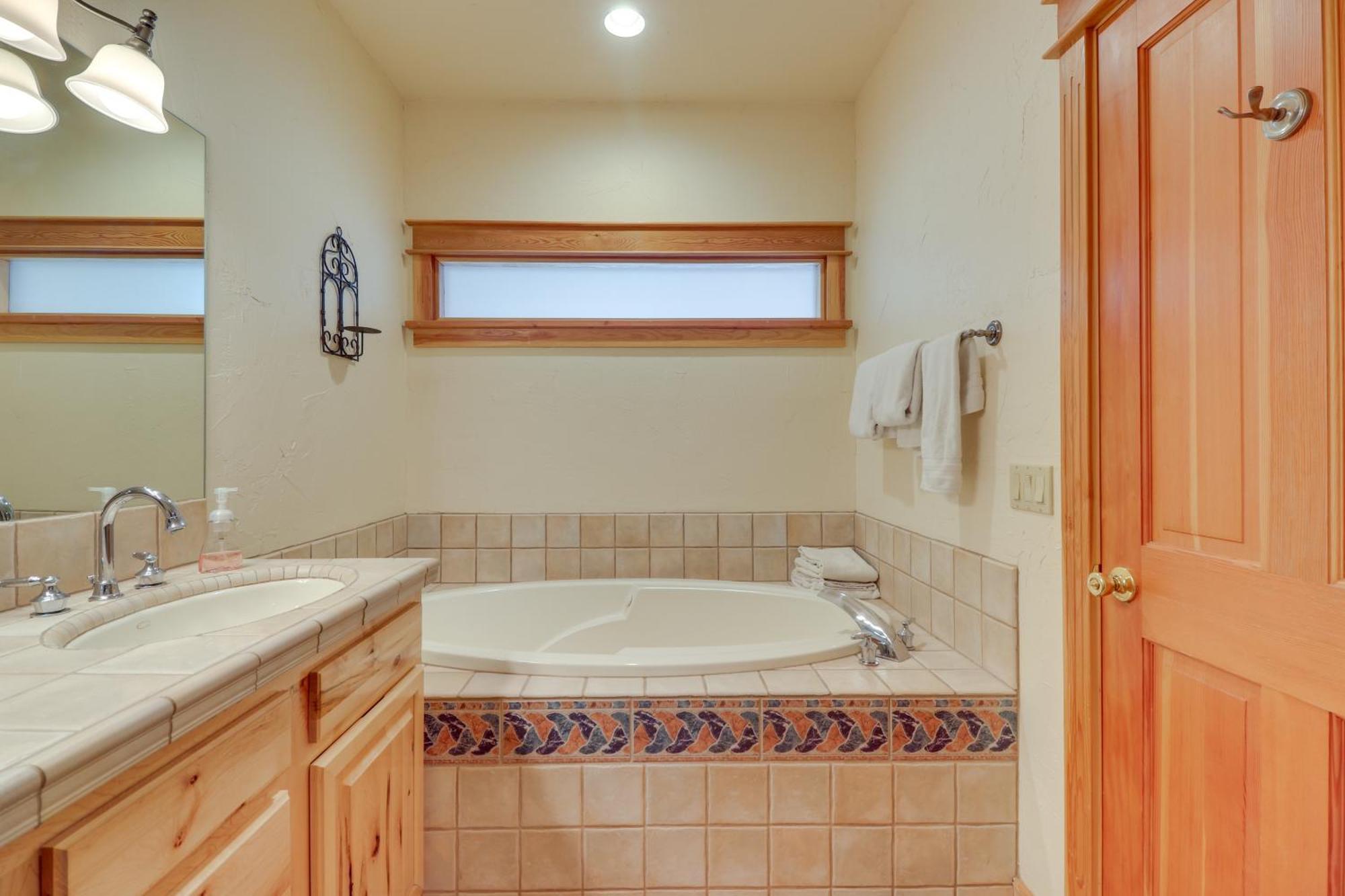 Spacious Whitefish Home With Sauna And Ski Resort View المظهر الخارجي الصورة
